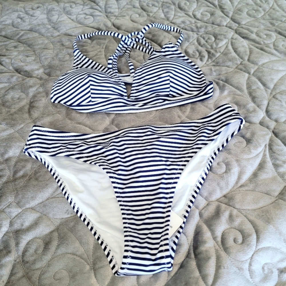 CUPSHE BLUE AND WHITE BIKINI